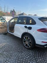 Porsche Cayenne S E-Hybrid S - Porsche Cayenne mit Hybrid-Antrieb: Geländewagen