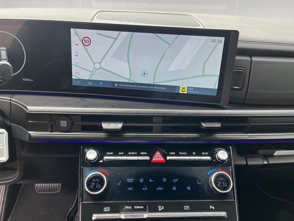 Fahrzeugabbildung Hyundai SANTA FE Hybrid AWD BLACKLINE
