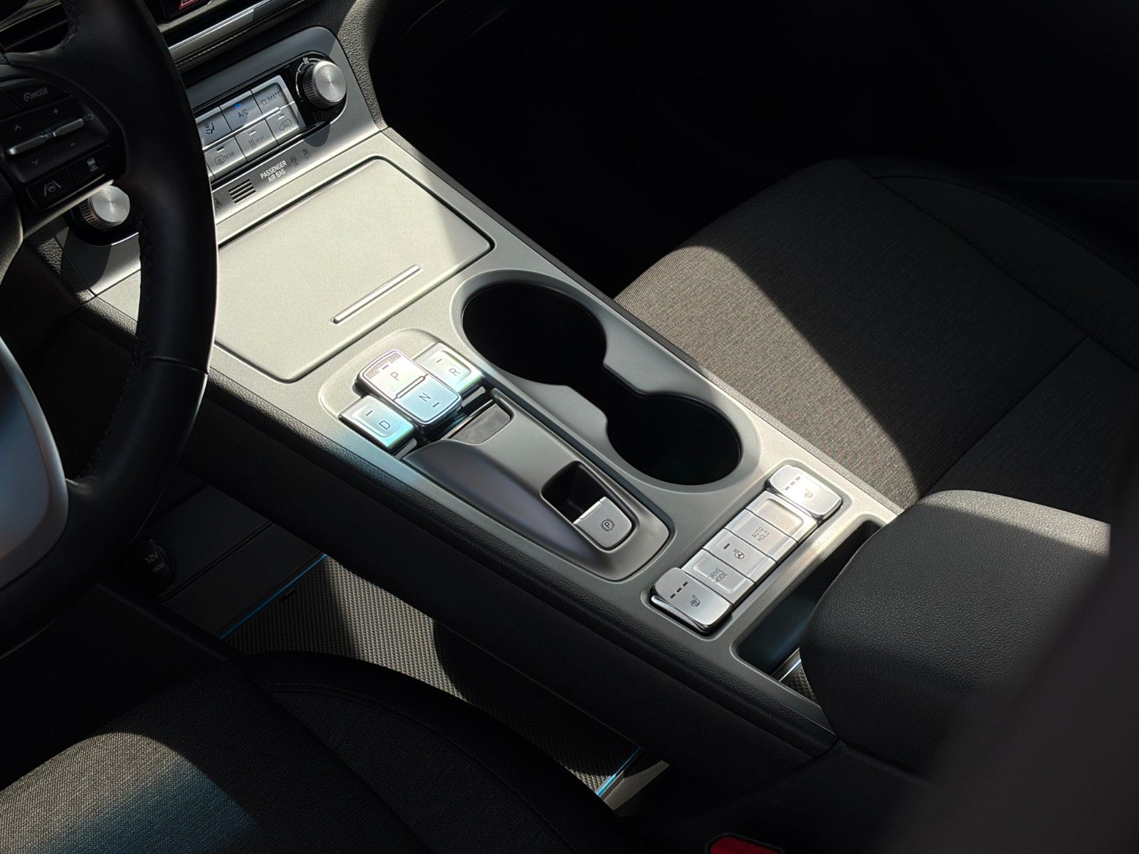 Fahrzeugabbildung Hyundai KONA E Select ACC PDC CAM SHZ LHZ LKA CarPlay