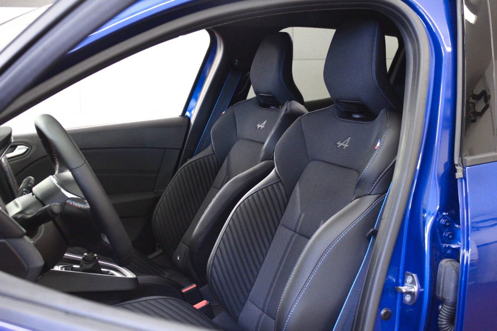 Fahrzeugabbildung Renault Clio TCe 90 Esprit Alpine *Winter-Paket*Bose*