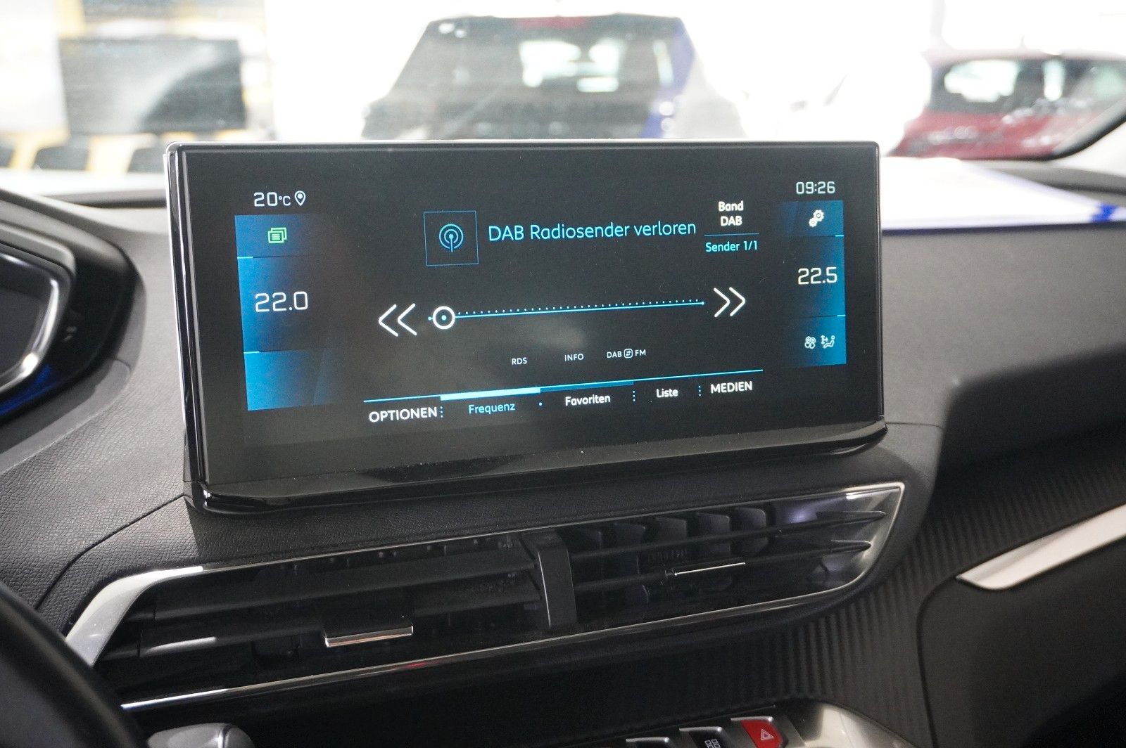 Fahrzeugabbildung Peugeot 3008 1.5D ALLURE NAVI/LED/KAMERA/SPORT/VIRTU/AHK