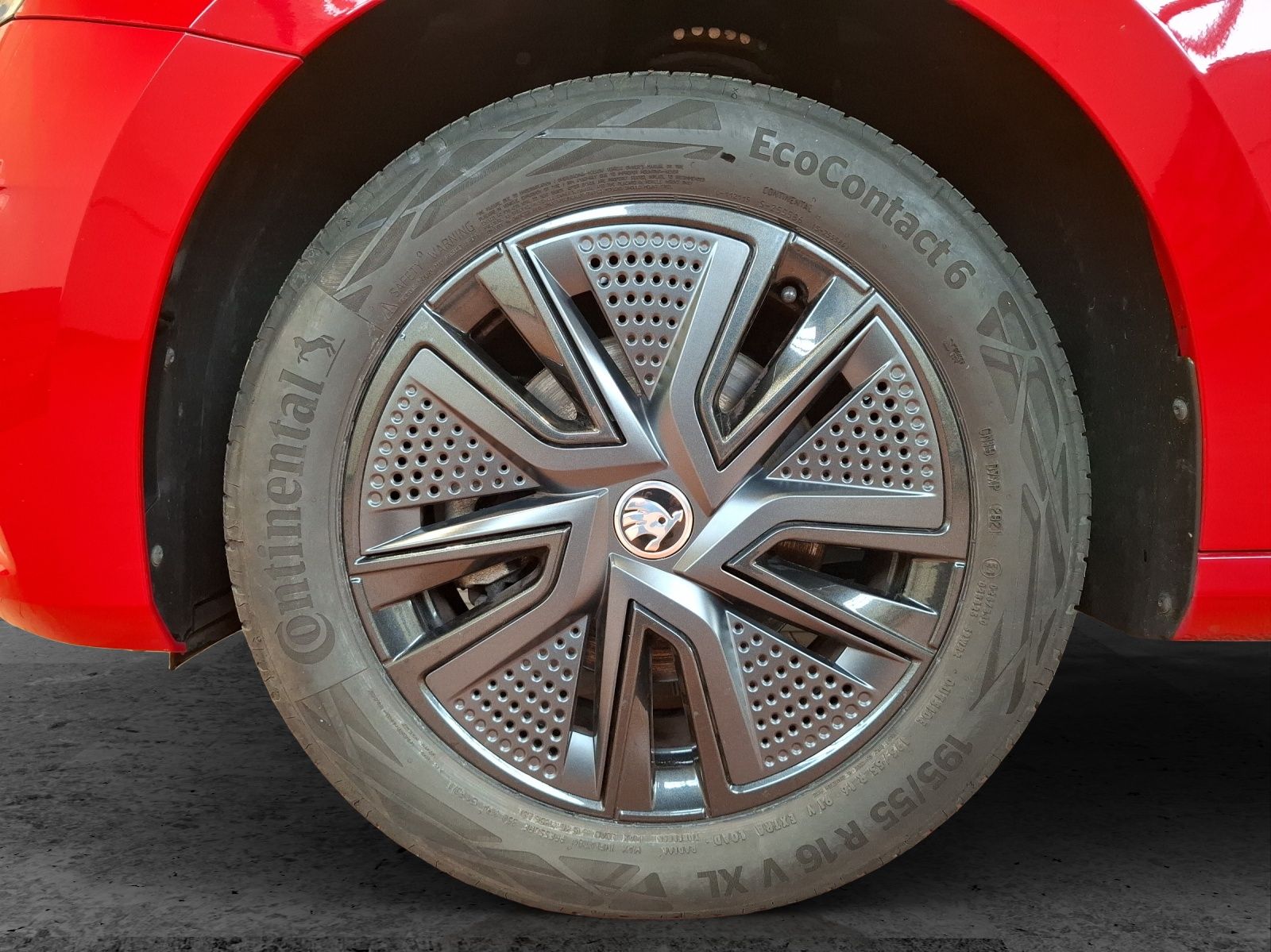 Fahrzeugabbildung SKODA Fabia TSI Ambition LED APP AID GRA SHZ LM