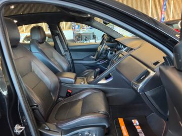 Jaguar E-Pace *HEAD-UP*PANO*MEMORY*KEYLESS*ACC*NAV*