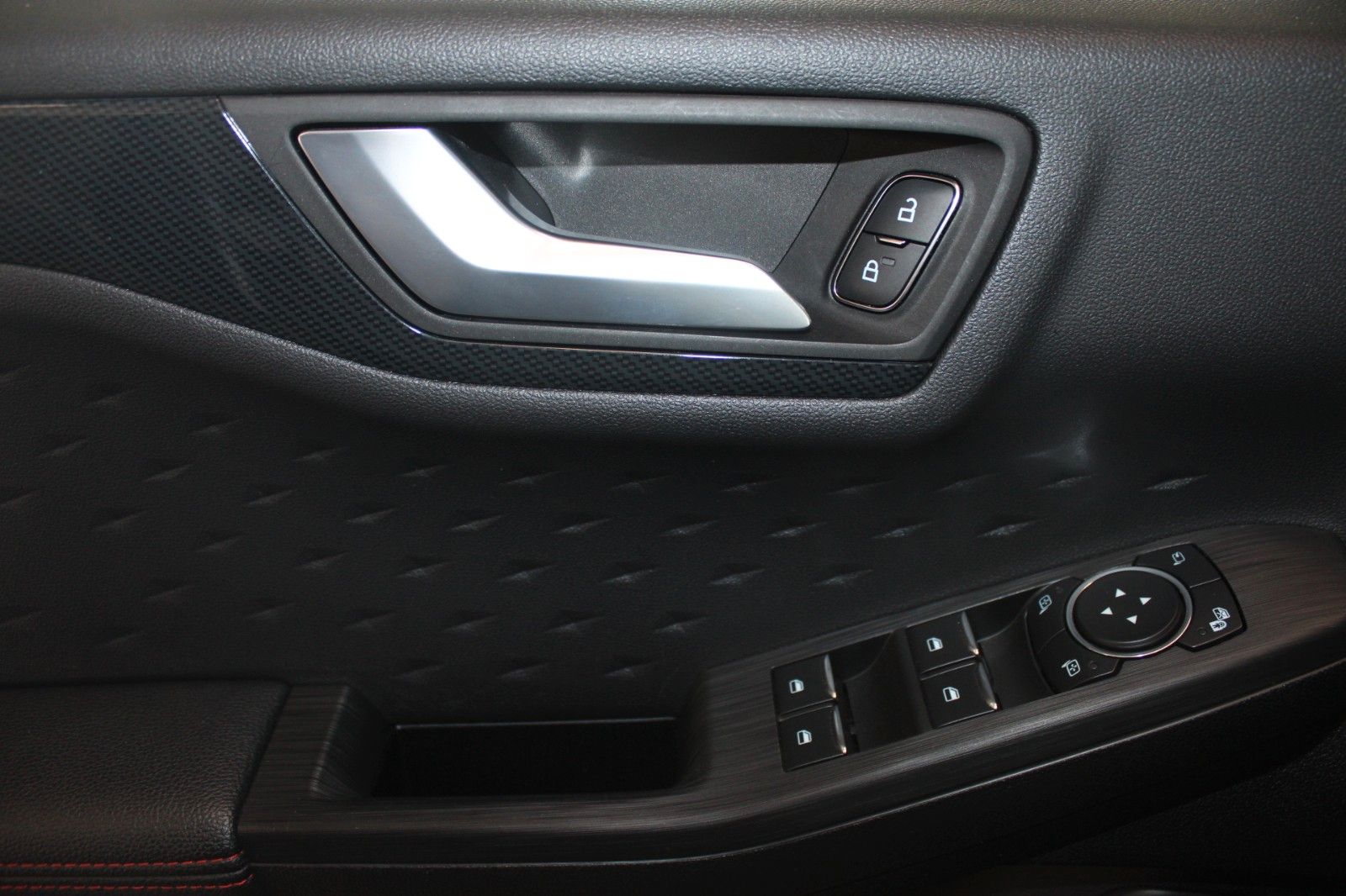 Fahrzeugabbildung Ford Kuga ST-Line X LED HUD Winter + Technologie Pak.