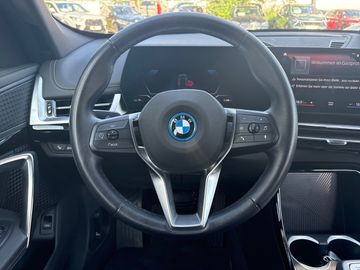 BMW iX1 xDrive30 xLine DAB Parkassistent Shz