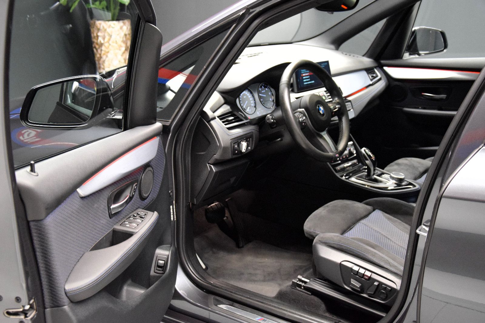 Fahrzeugabbildung BMW 220d Active Tourer xDrive M Sport Pano HUD Kame