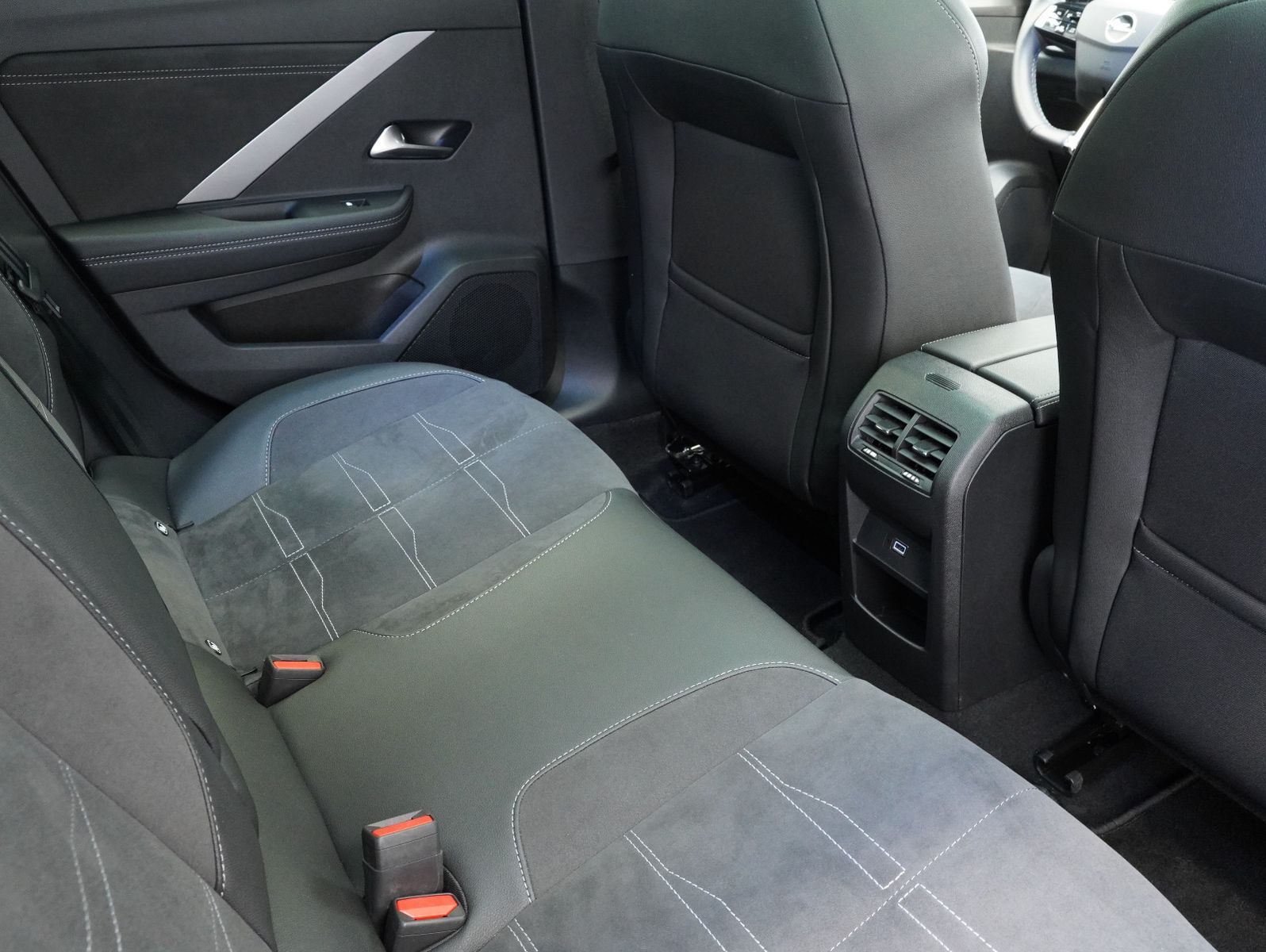 Fahrzeugabbildung Opel Astra L Lim. 5-trg. Ultimate INTELLILUX/PANORAMA
