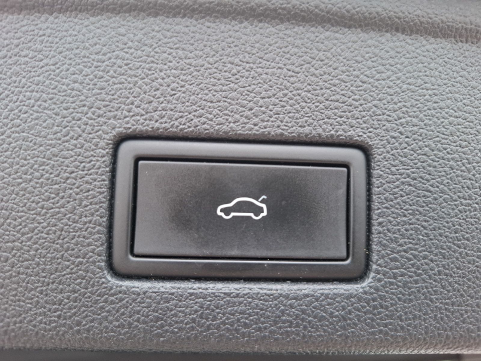 Fahrzeugabbildung Volkswagen Touareg TDI AHK Navi Leder ACC RFK SH 19"