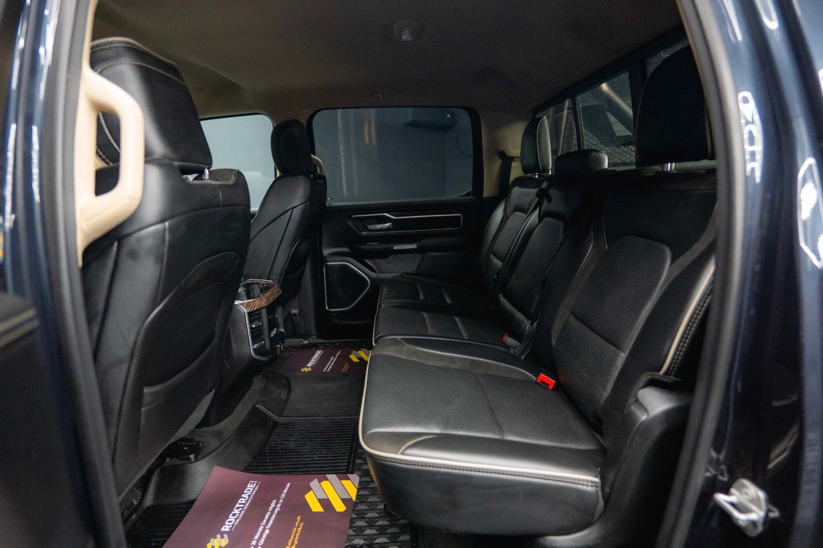 Fahrzeugabbildung Dodge RAM 5.7 V8 HEMI 4x4 Offroad LARAMIE Night 19%