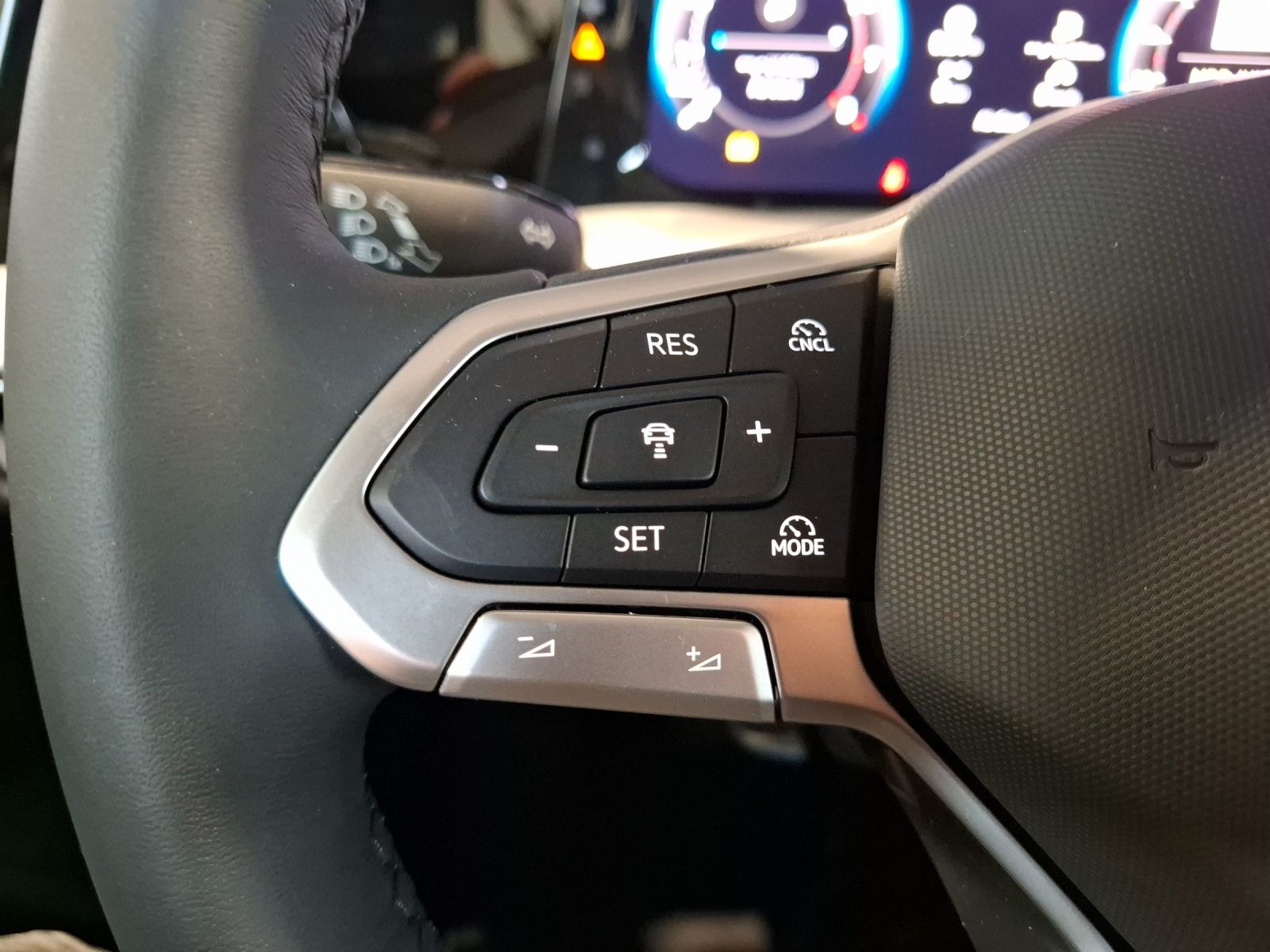 Fahrzeugabbildung Volkswagen Golf VIII Variant TSI Life Standhzg. LED Navi HU