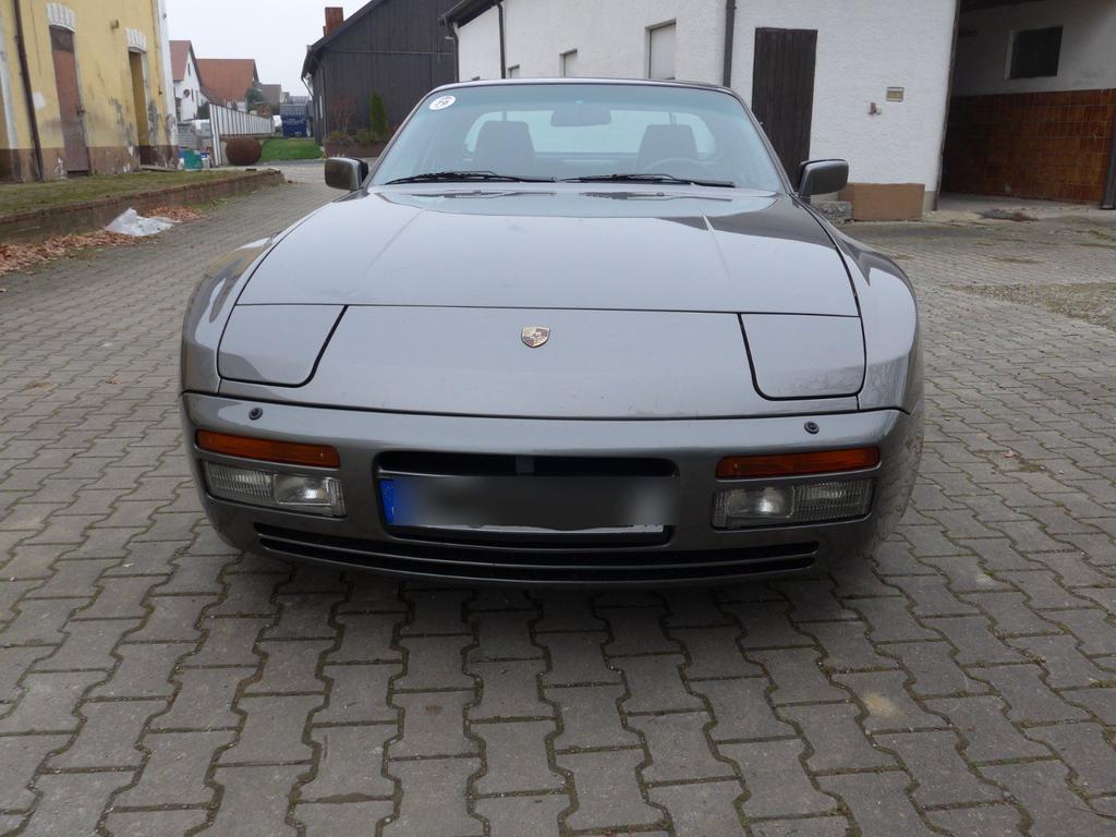 Porsche 944