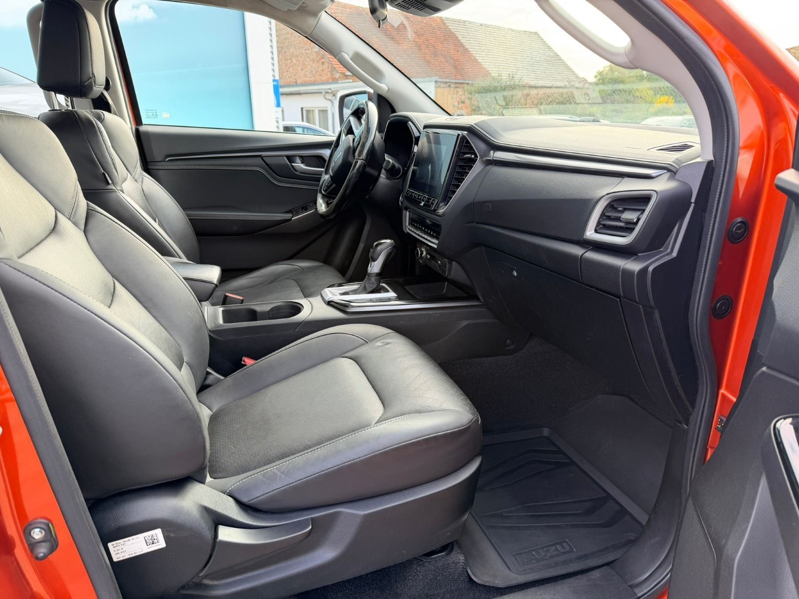 Fahrzeugabbildung Isuzu D-Max Double Cab 4WD V-Cross*AHK*LED*RFK