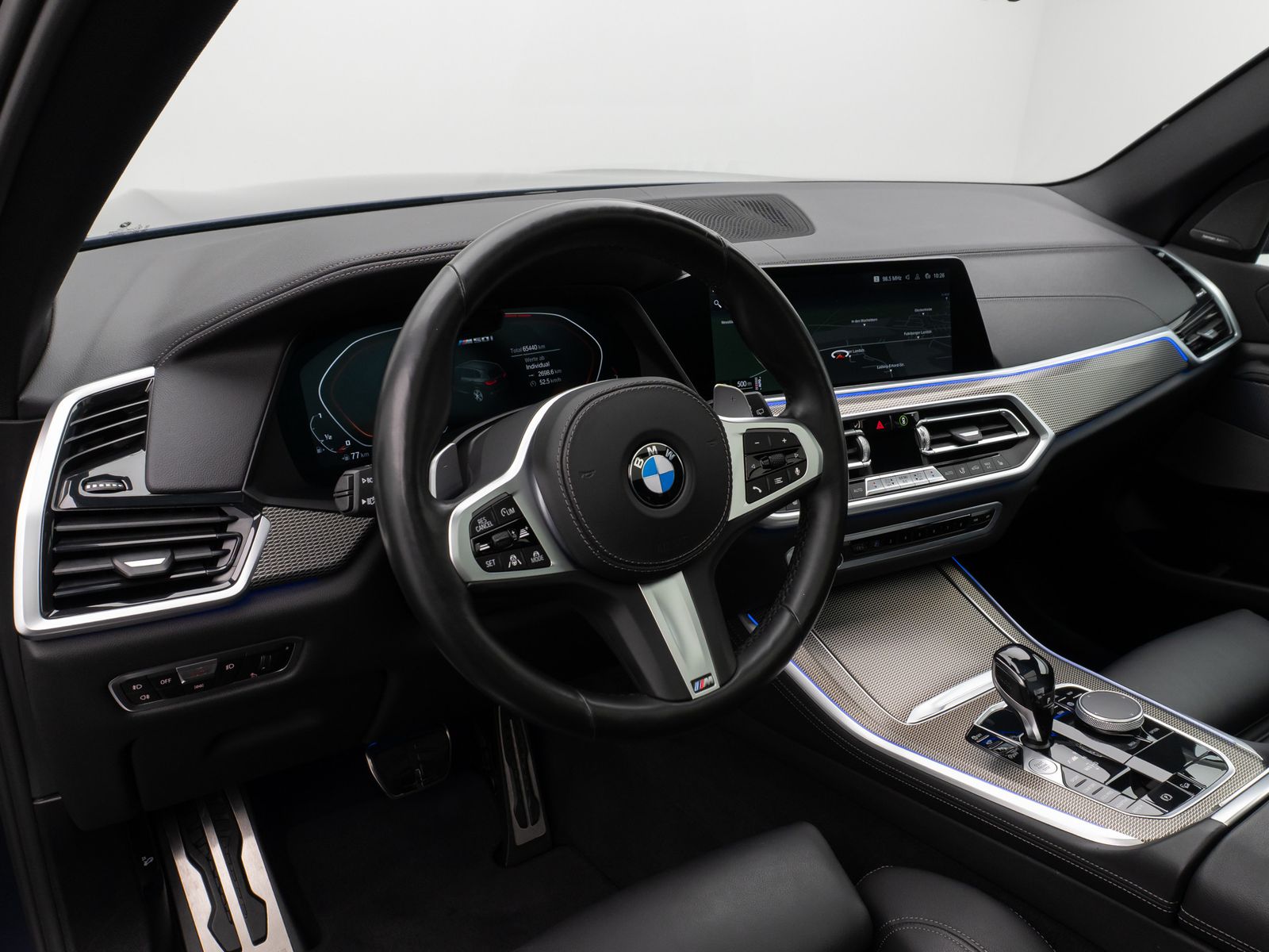 Fahrzeugabbildung BMW X5 M50i Panorama 360° DAB H/K AHK Komfort 22Zoll