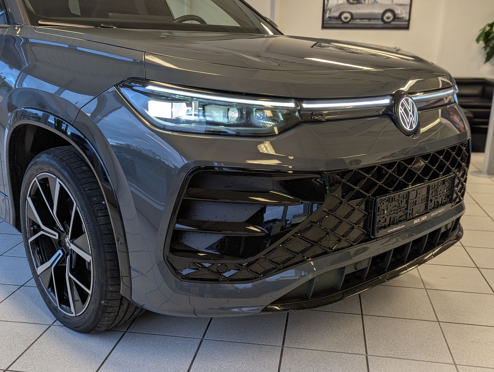 VW Tayron 2.0TDI 4M R-Line Launch Pano Black AHK 20 - Image 9