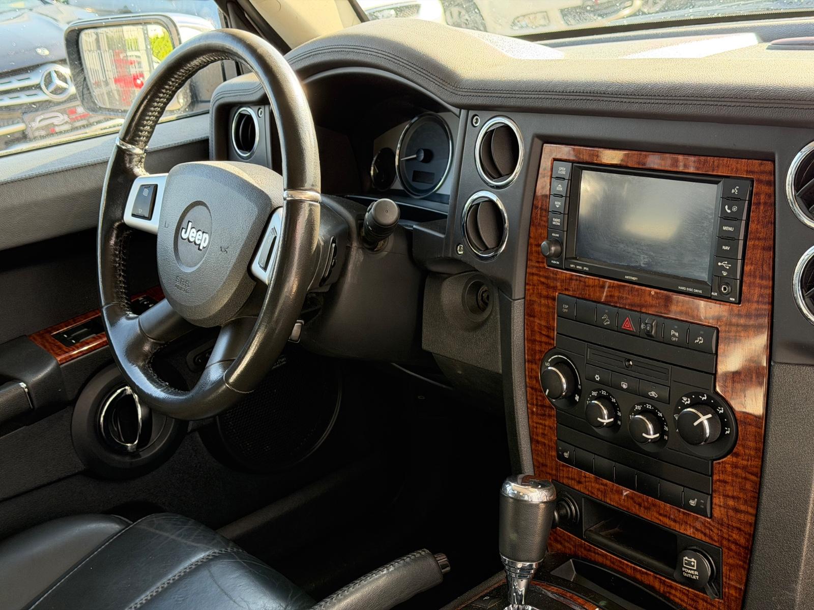 Jeep Commander 3.0 CRD V6 218 ch – 4x4 – 7 places – BVA – Toit panoramique – 186 000 km
