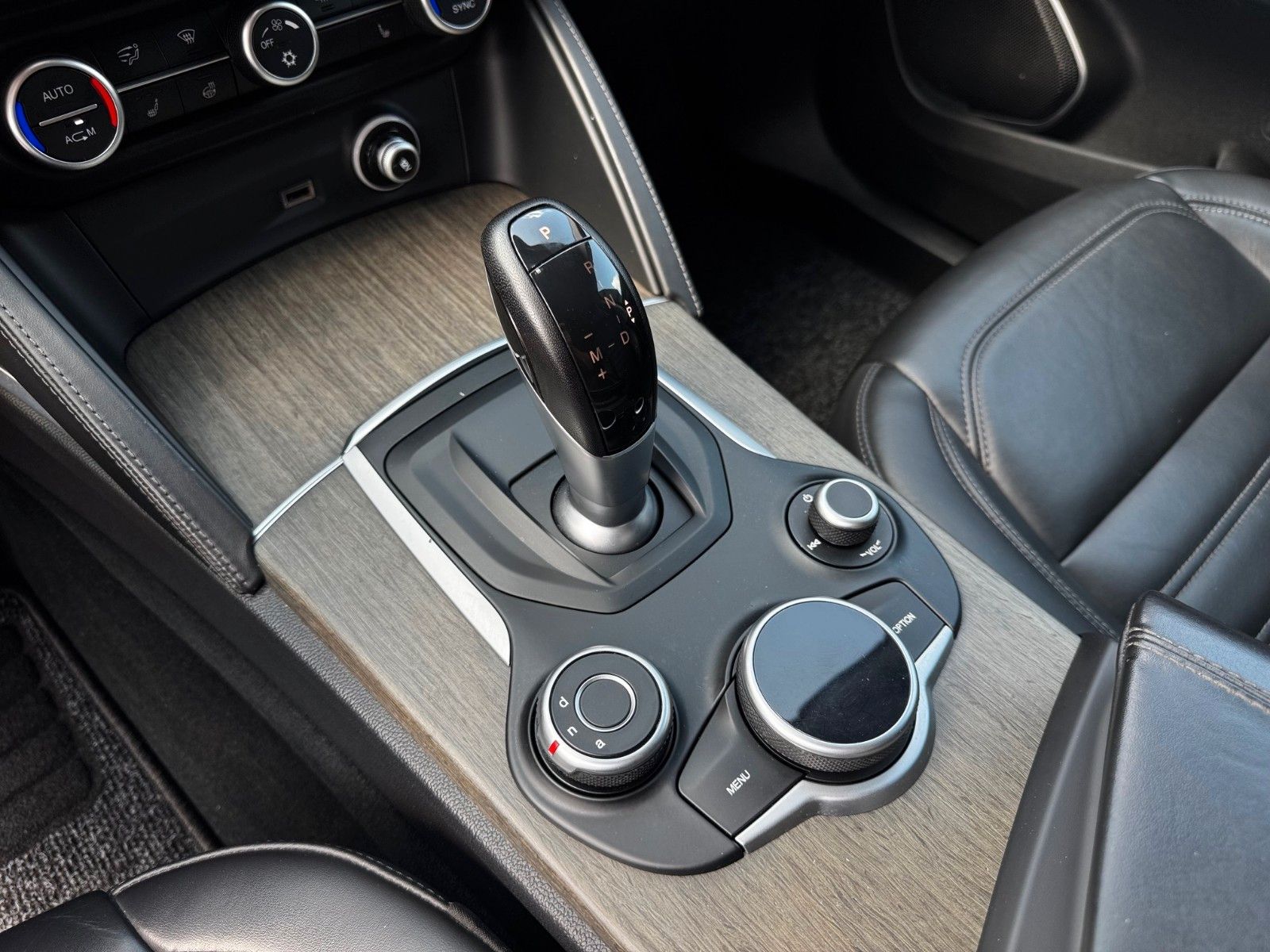 Fahrzeugabbildung Alfa Romeo Stelvio Super 280PS AT Q4 MEMORY NAVI EL. HECKKL