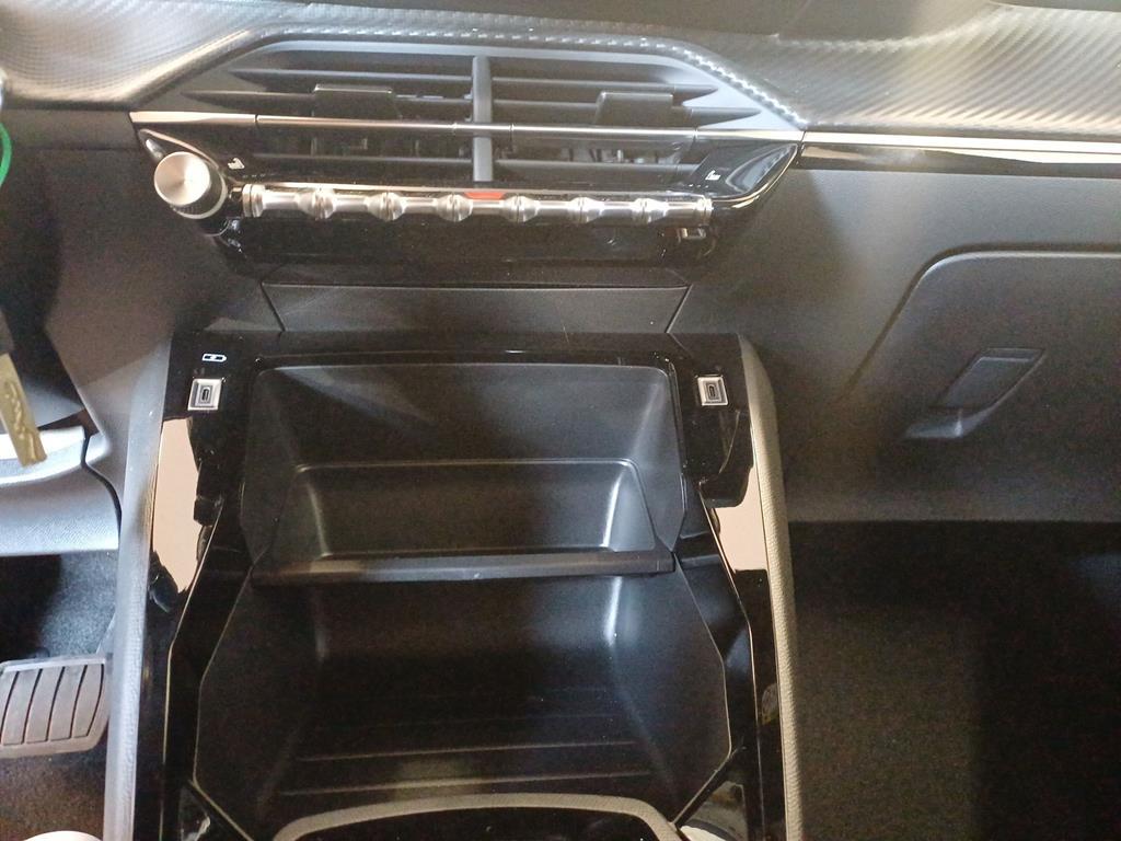 Peugeot 2008 BUSINESS HYBRID 145 e-DSC6