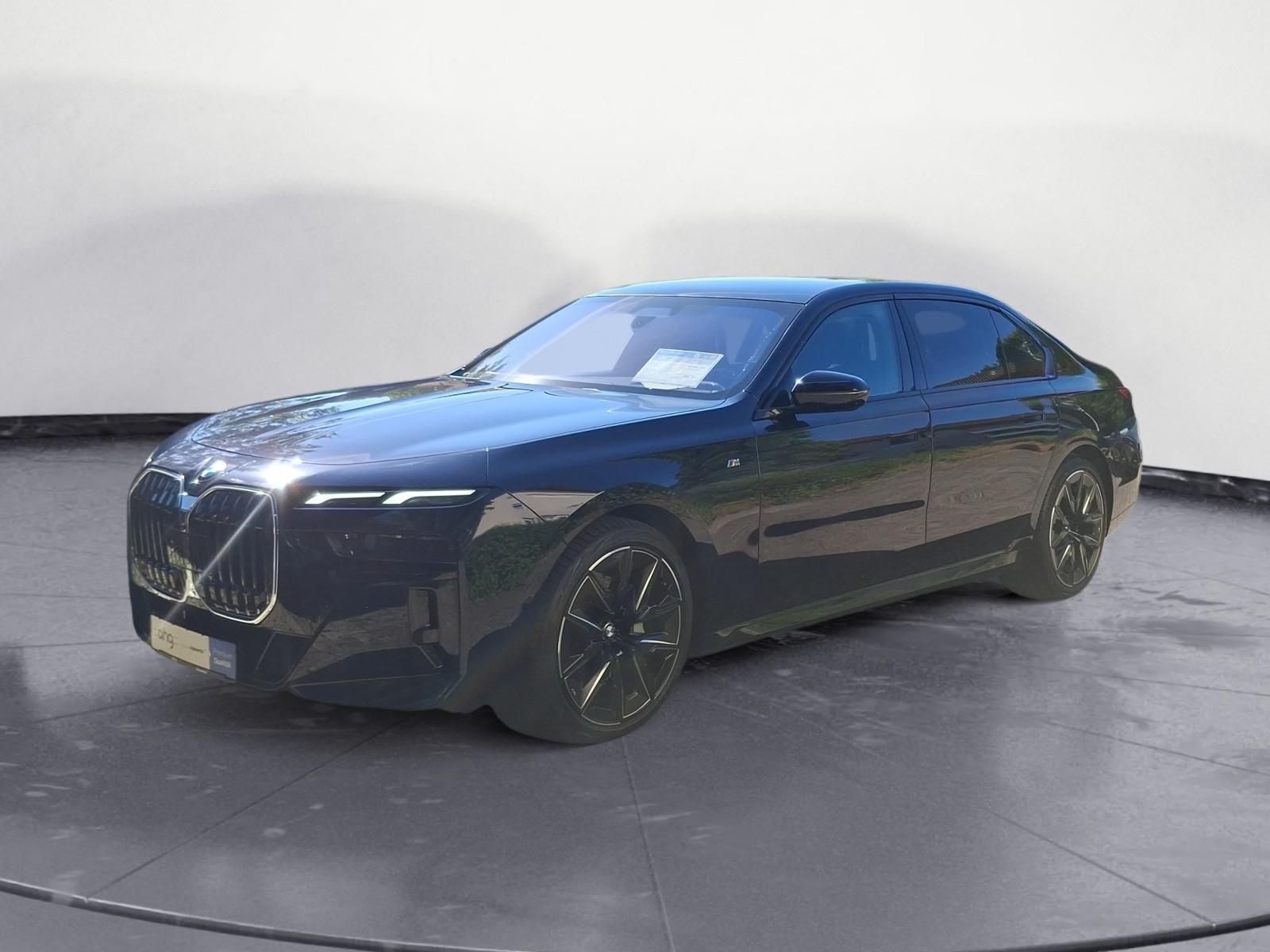 BMW 740d xDrive M SPORT Iconic Glow Sky Lounge Drivi