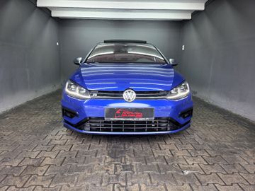 Volkswagen Golf - 2