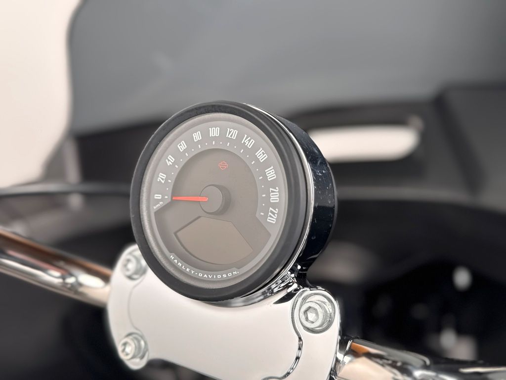 Fahrzeugabbildung Harley-Davidson LOW RIDER ST FXLRST *NEUWERTIG