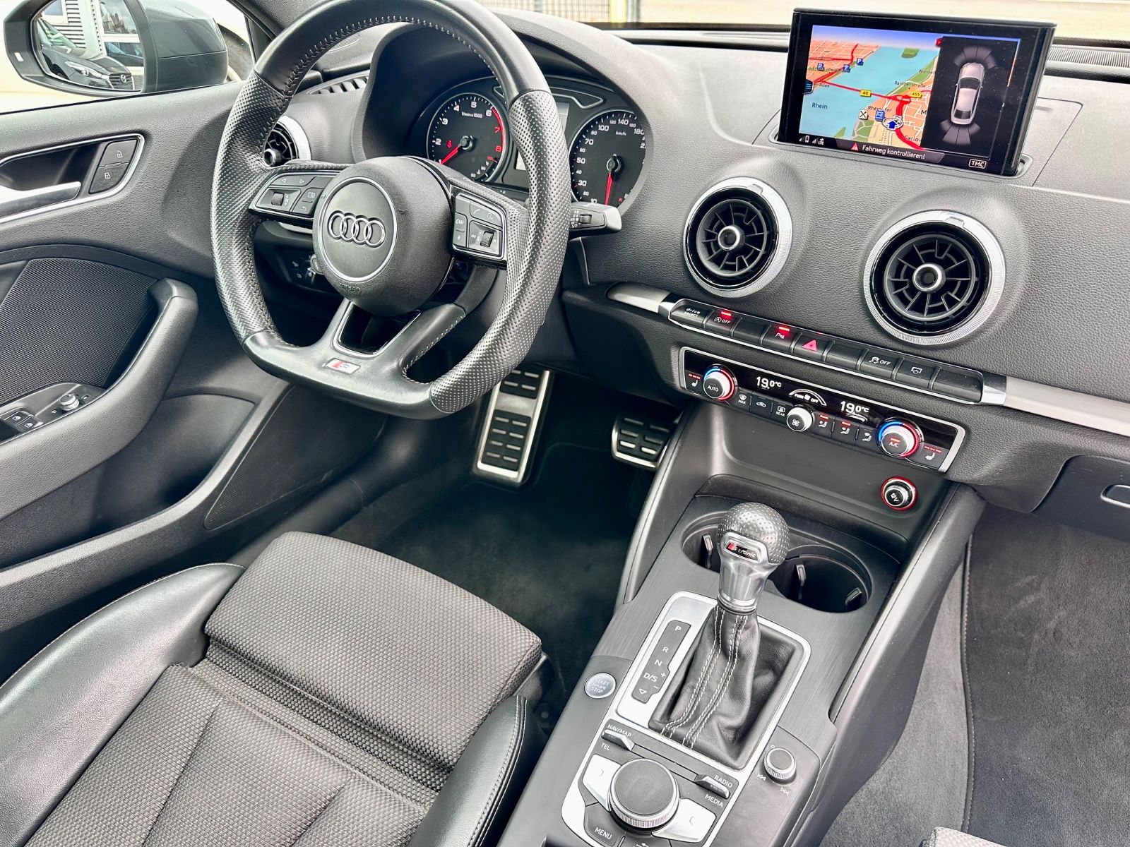 Fahrzeugabbildung Audi A3 S LINE SPORT QUATTRO LIMOUSINE*PANO+AUTOM*
