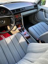 Mercedes-Benz E 260 /W124 | H-Kennzeichen | 1A-Zustand | TÜV N - Mercedes-Benz E 260 mit Benzin-Antrieb: Limousine