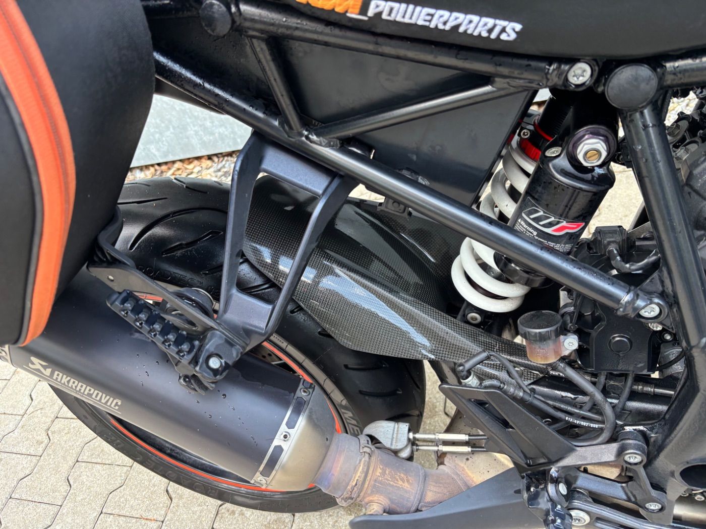 Fahrzeugabbildung KTM 1290 Super Duke R Akrapovic
