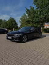 BMW 330i Touring Advantage Automatic Advantage - BMW 330 mit Benzin-Antrieb: Kombi