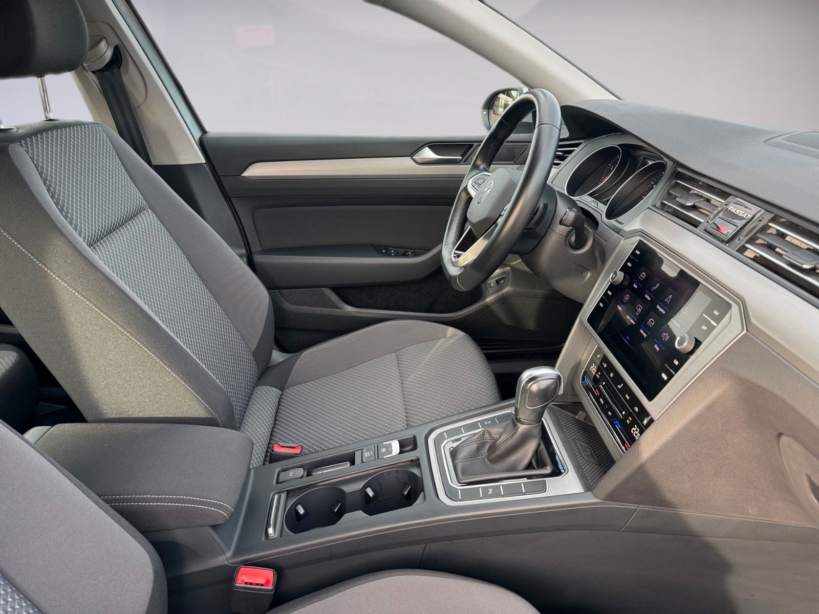 Fahrzeugabbildung Volkswagen Passat Variant Conceptline 1.5 TSI