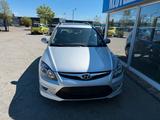 Hyundai i30 CW blue 1.4 - Hyundai i30 aus 2011 mit Benzin-Antrieb: Kombi