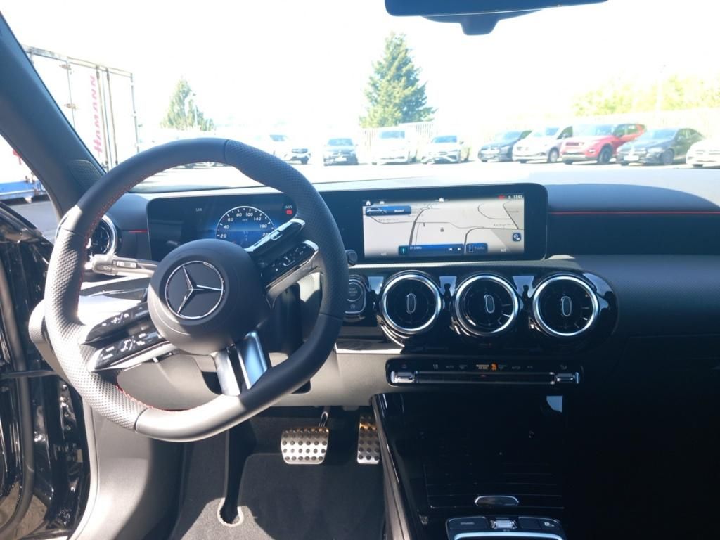 Fahrzeugabbildung Mercedes-Benz A 180 Kompaktlimousine AMG Line*Night Paket*LED