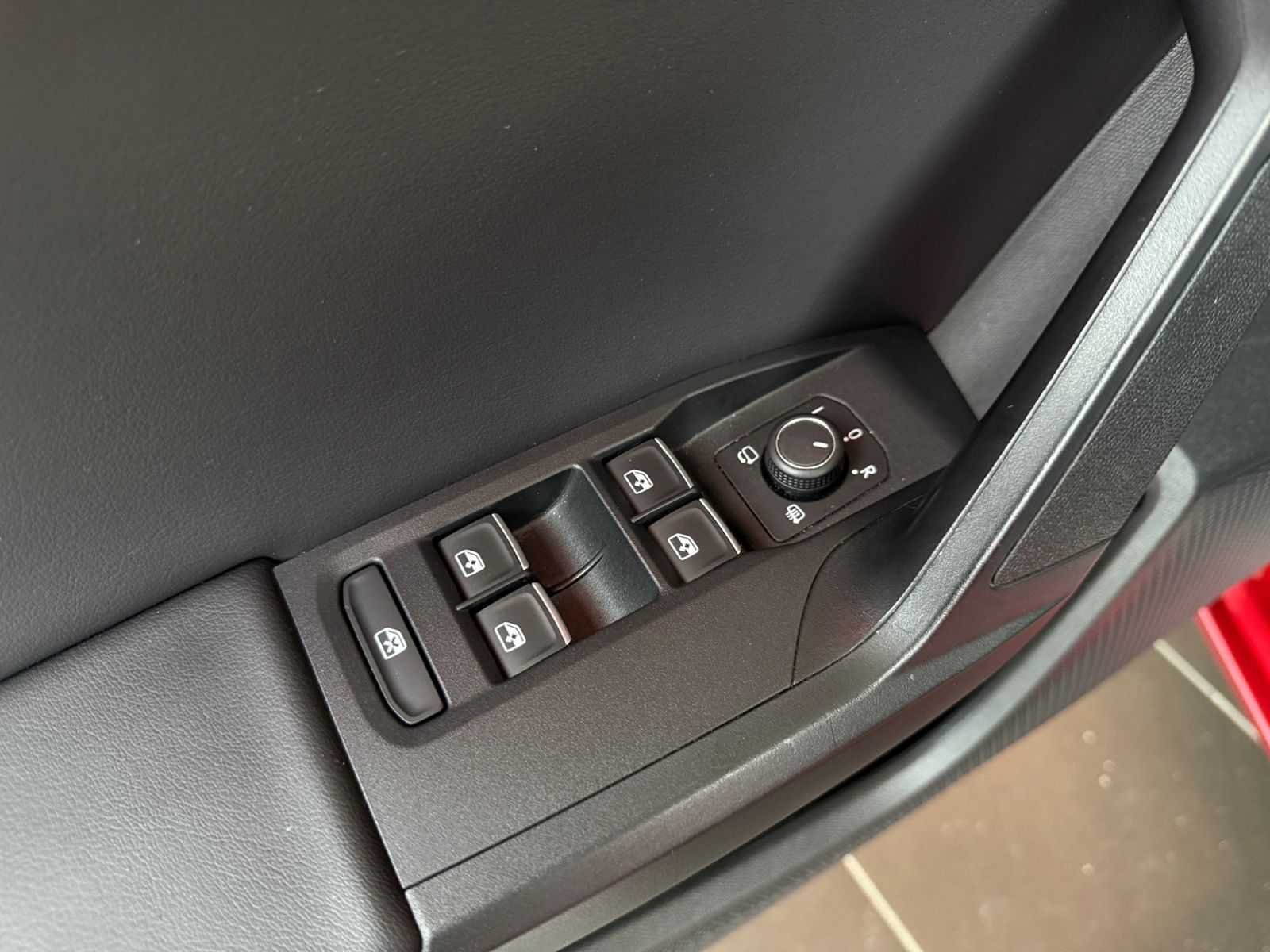 Fahrzeugabbildung SEAT Leon FR RFK LED NAVI CARPLAY