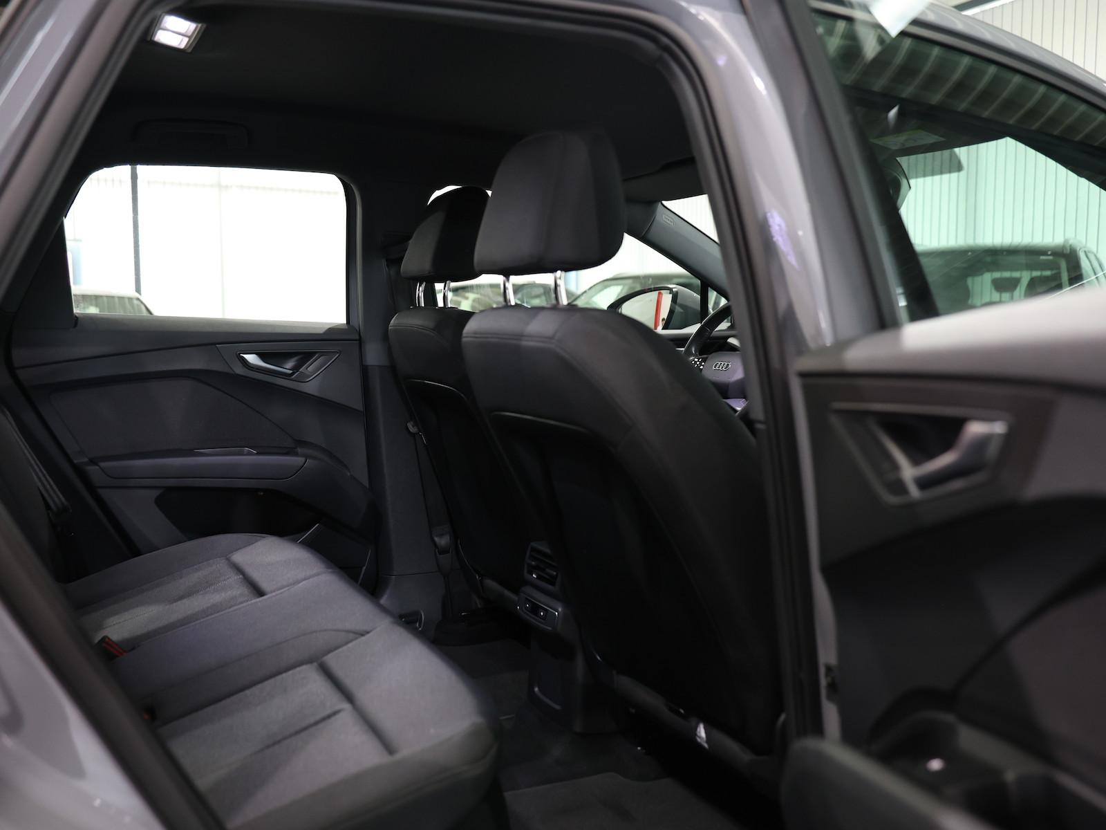 Audi Q4 40 GREY & BLACK / 95,4% / LED, KOMFORT, миниатюра 20
