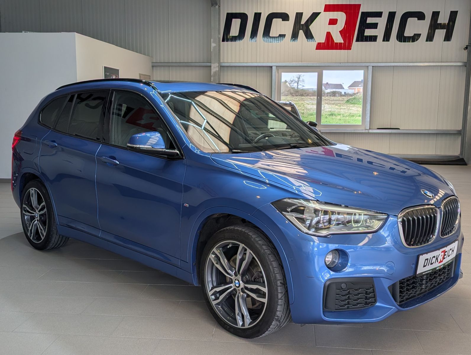 Fahrzeugabbildung BMW X1 20d xD M-Sport LED H&K Cam HUD Pano AHK 19"