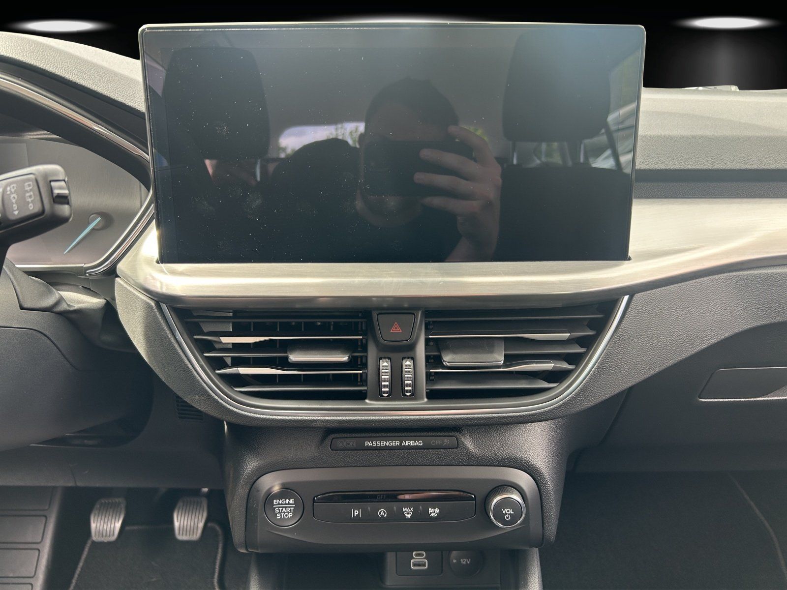 Fahrzeugabbildung Ford Focus Titanium Turnier Winter P. e.Call Kamera