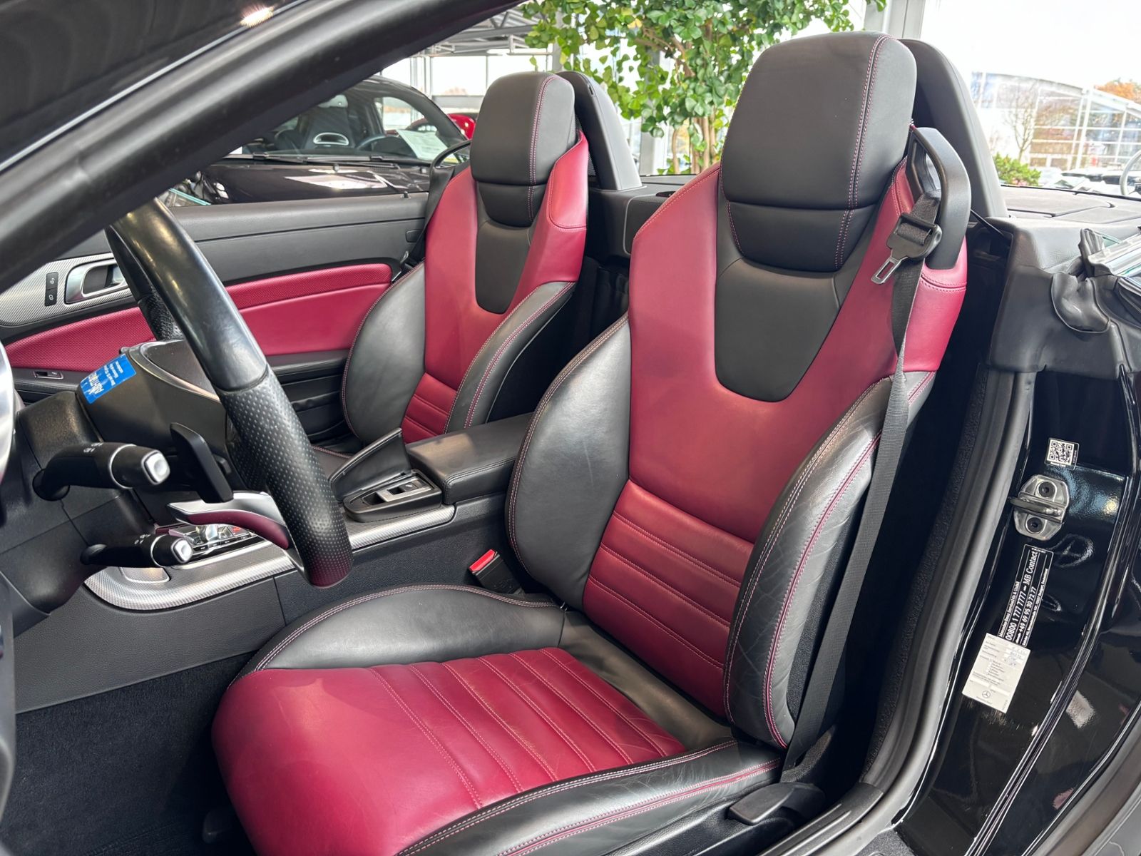 Fahrzeugabbildung Mercedes-Benz SLC 300 9G-Tronic LED NAVI ALU