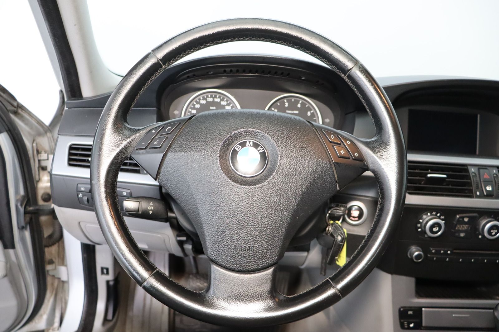 Fahrzeugabbildung BMW 523 i * Sitzhzg. * Klimaautomatik * PDC