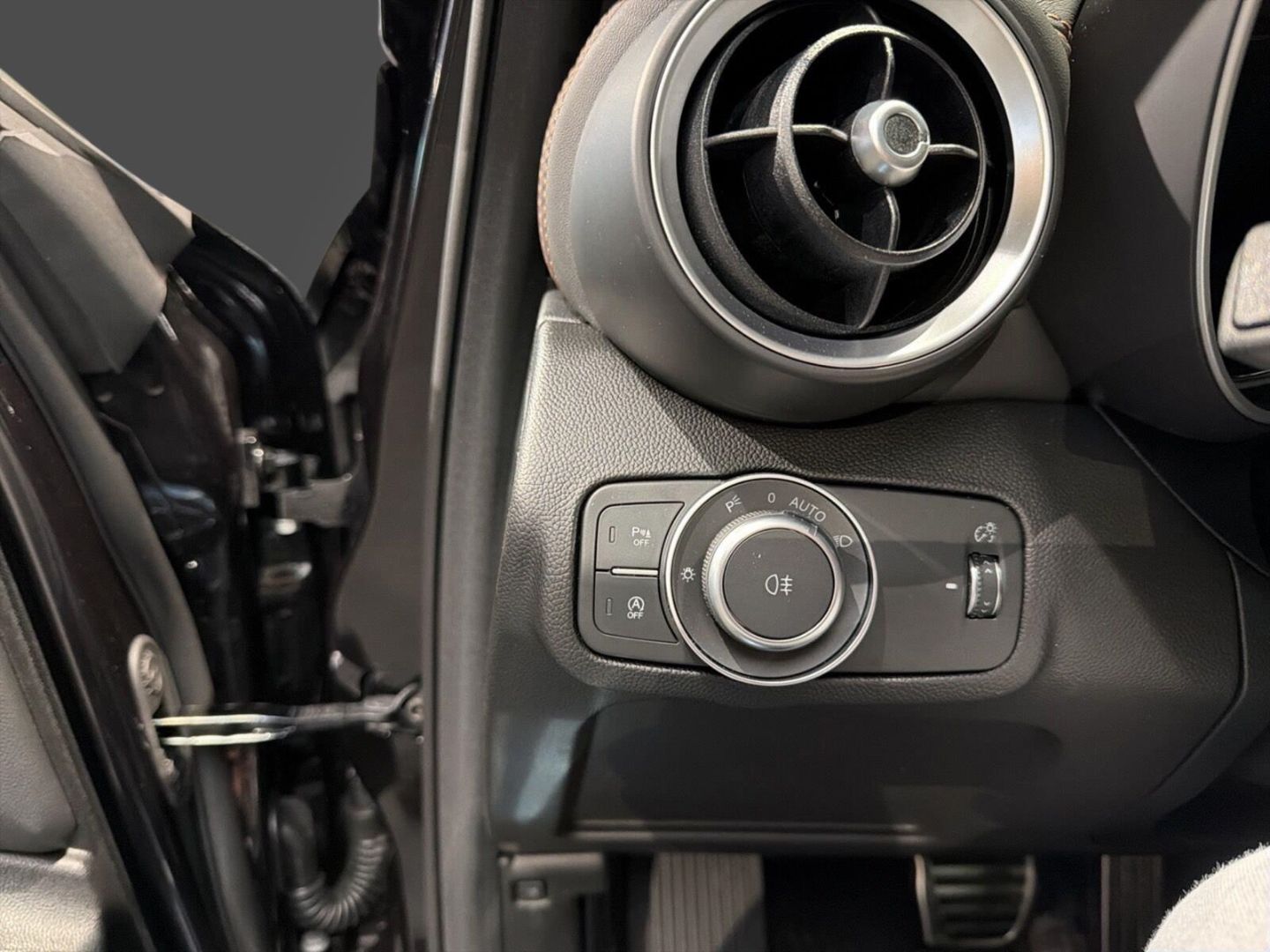 Fahrzeugabbildung Alfa Romeo Giulia 2.0Turbo Q4 Intensa +HARMAN/KARDON+PANORA