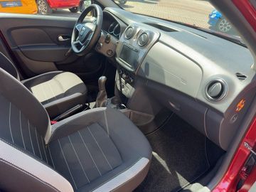 Dacia Sandero II Stepway Prestige TCe 90 PS mit AHZV E