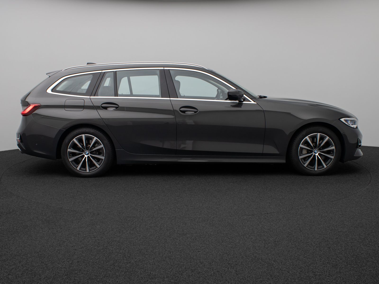 Fahrzeugabbildung BMW 330e Luxury Line Kamera Pano HUD HiFi Individual