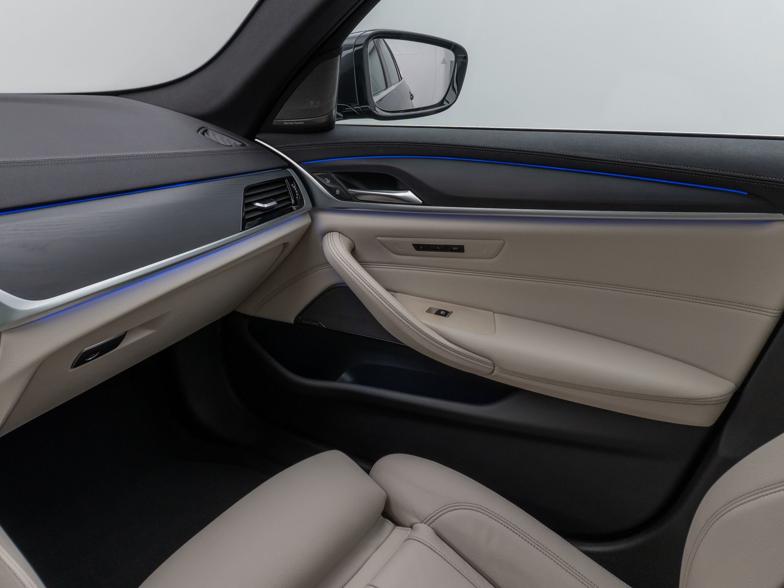 Fahrzeugabbildung BMW 520d  xD Luxury Line Panorama Kamera DAB H/K AHK