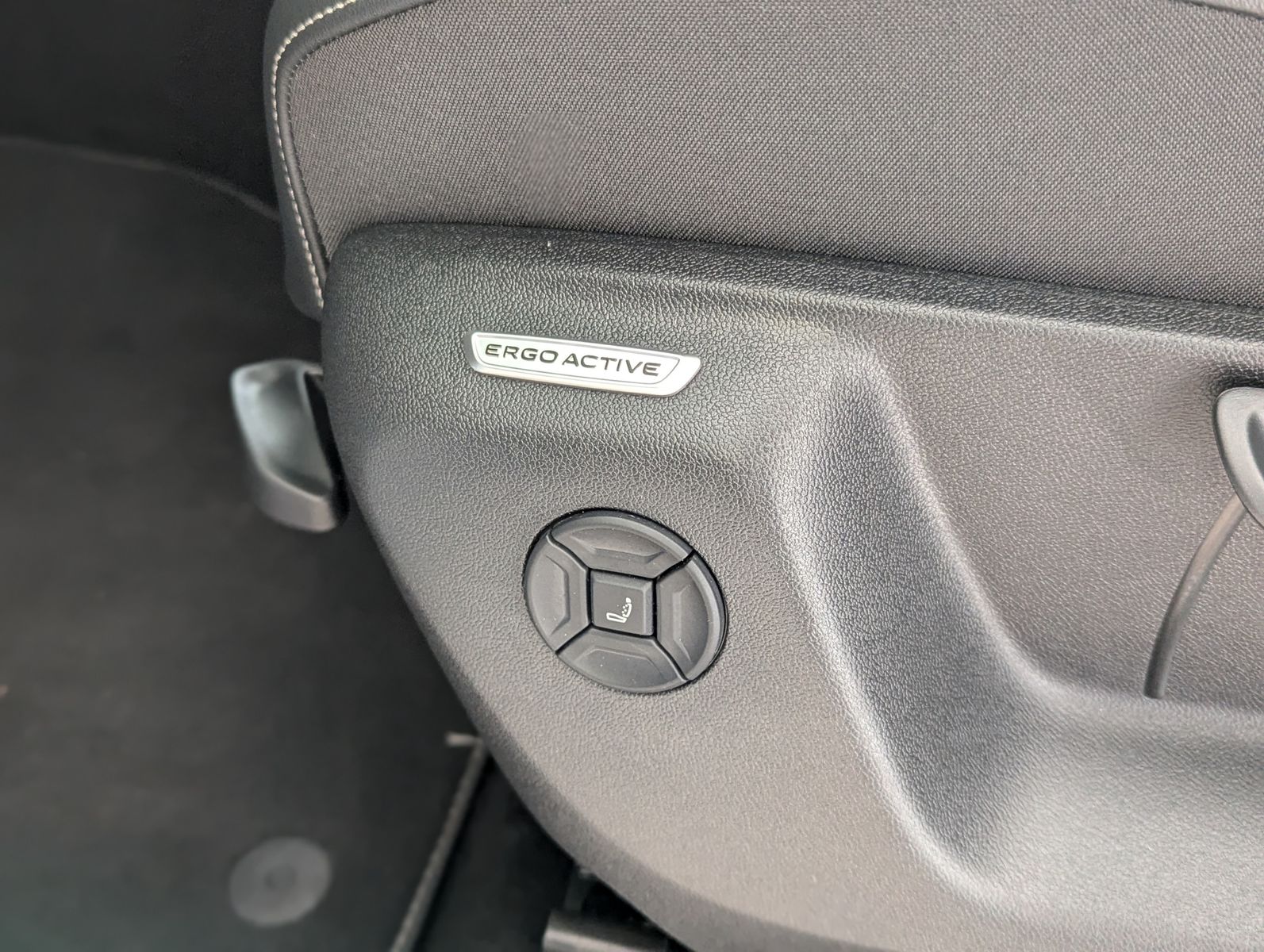 Photo du véhicule Volkswagen Tiguan 2.0TDI R-Line 4M Pano Black AHK Matrix 20