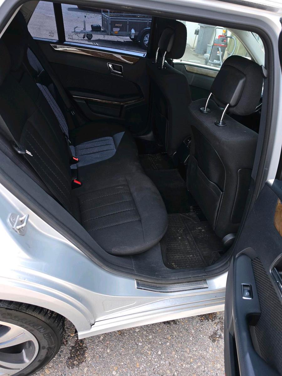 Mercedes-Benz E220 2010 — photo 9