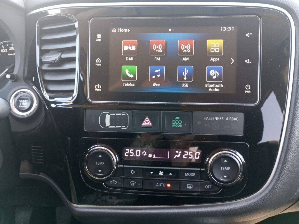 Fahrzeugabbildung Mitsubishi Outlander PLUS 2.2 DI-D 4WD 7-Sitzer AHK WKR