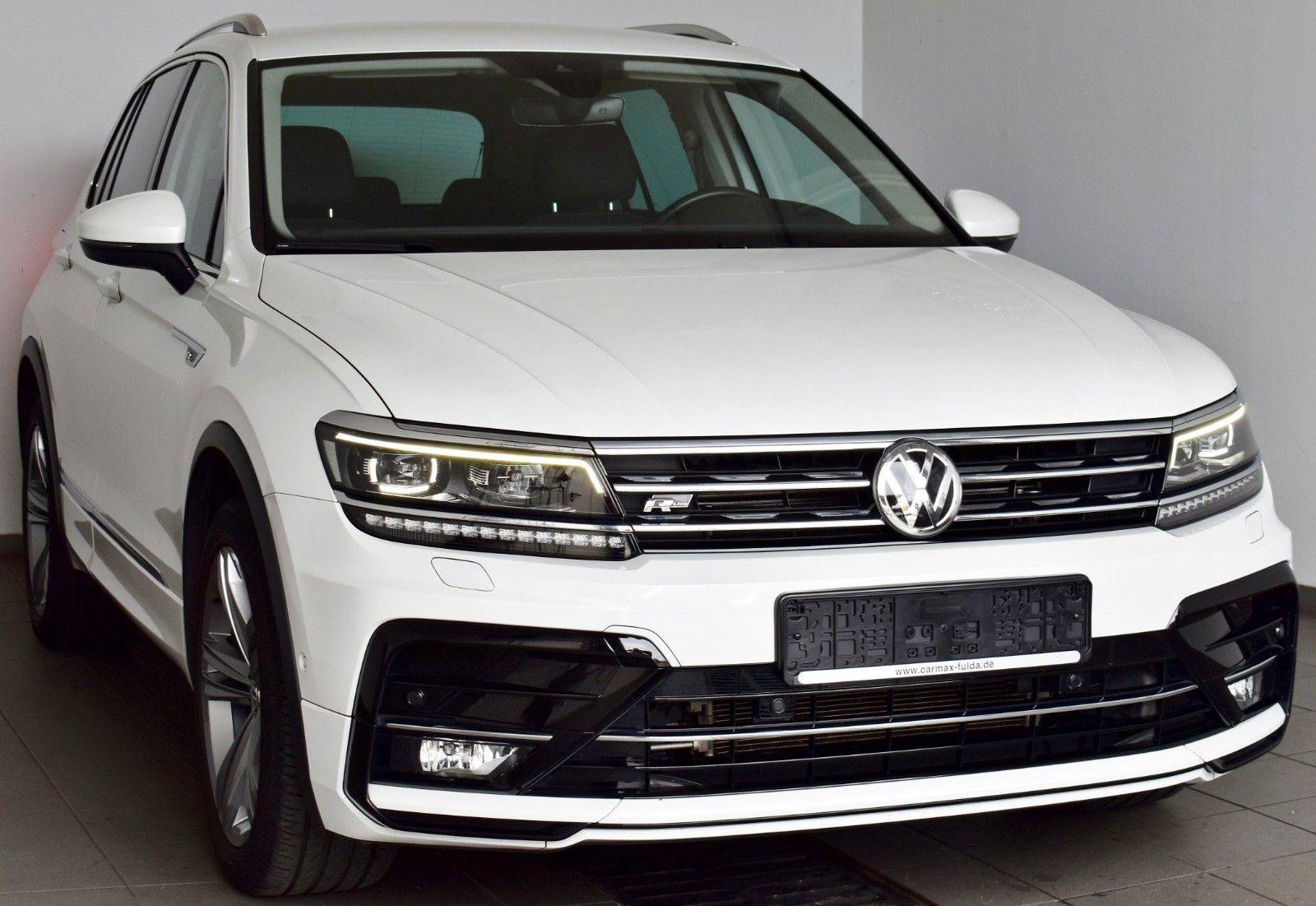 Fahrzeugabbildung Volkswagen Tiguan Highline/R Line 4M,Navi,Kamera,AHK,ACC+WR