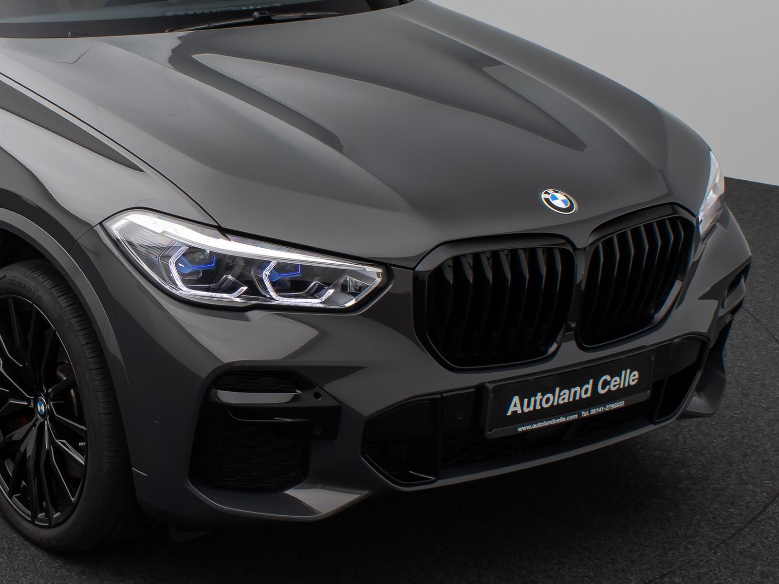 Fahrzeugabbildung BMW X5 xD40d M Sport B&W SoftClose Panorama HUD Voll