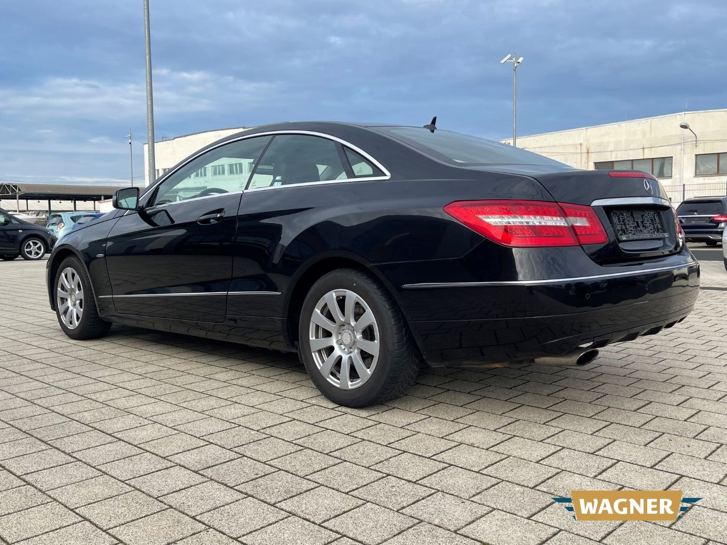 Fahrzeugabbildung Mercedes-Benz E 250 Coupe CGI BlueEfficiency Automatik