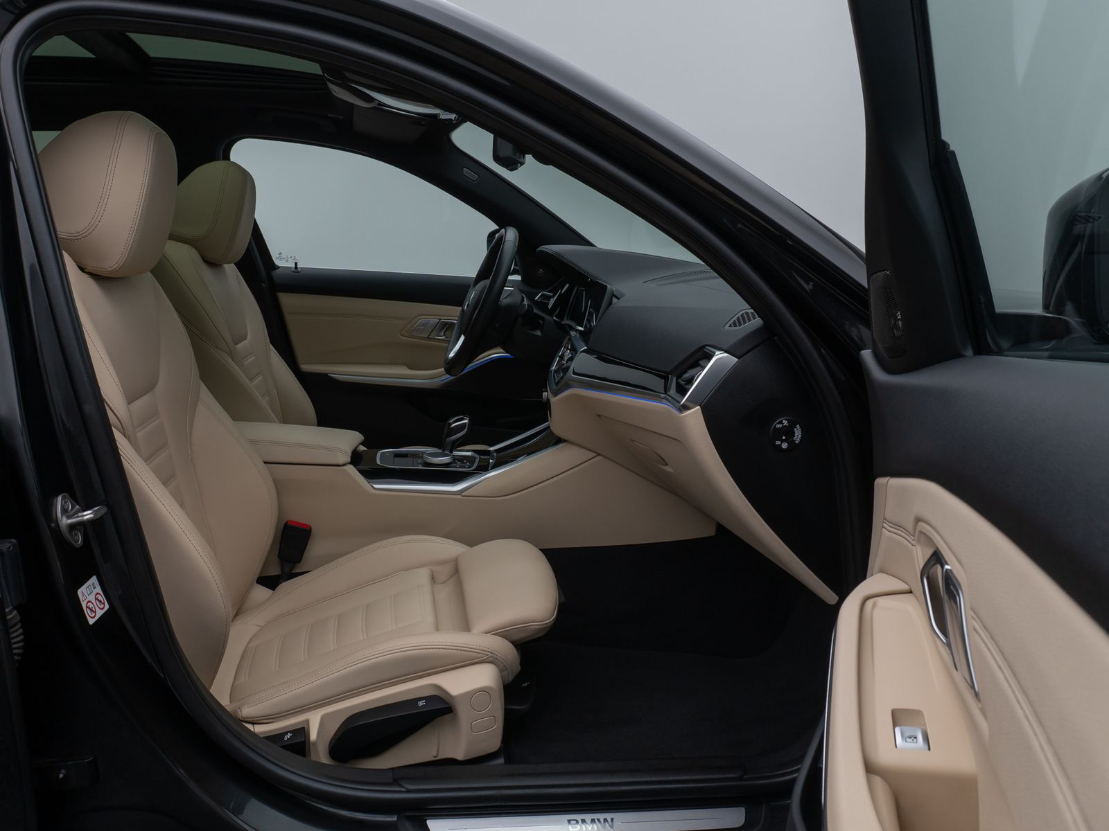 Fahrzeugabbildung BMW 320d xD LuxuryLine Kamera HUD DAB H/K AHK Komfor