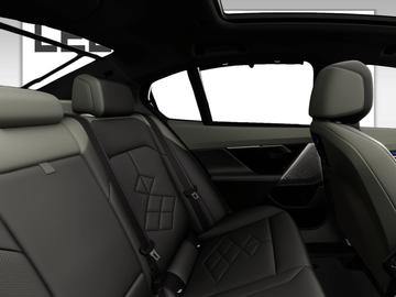 صورة 10 لـ 2026 BMW I5