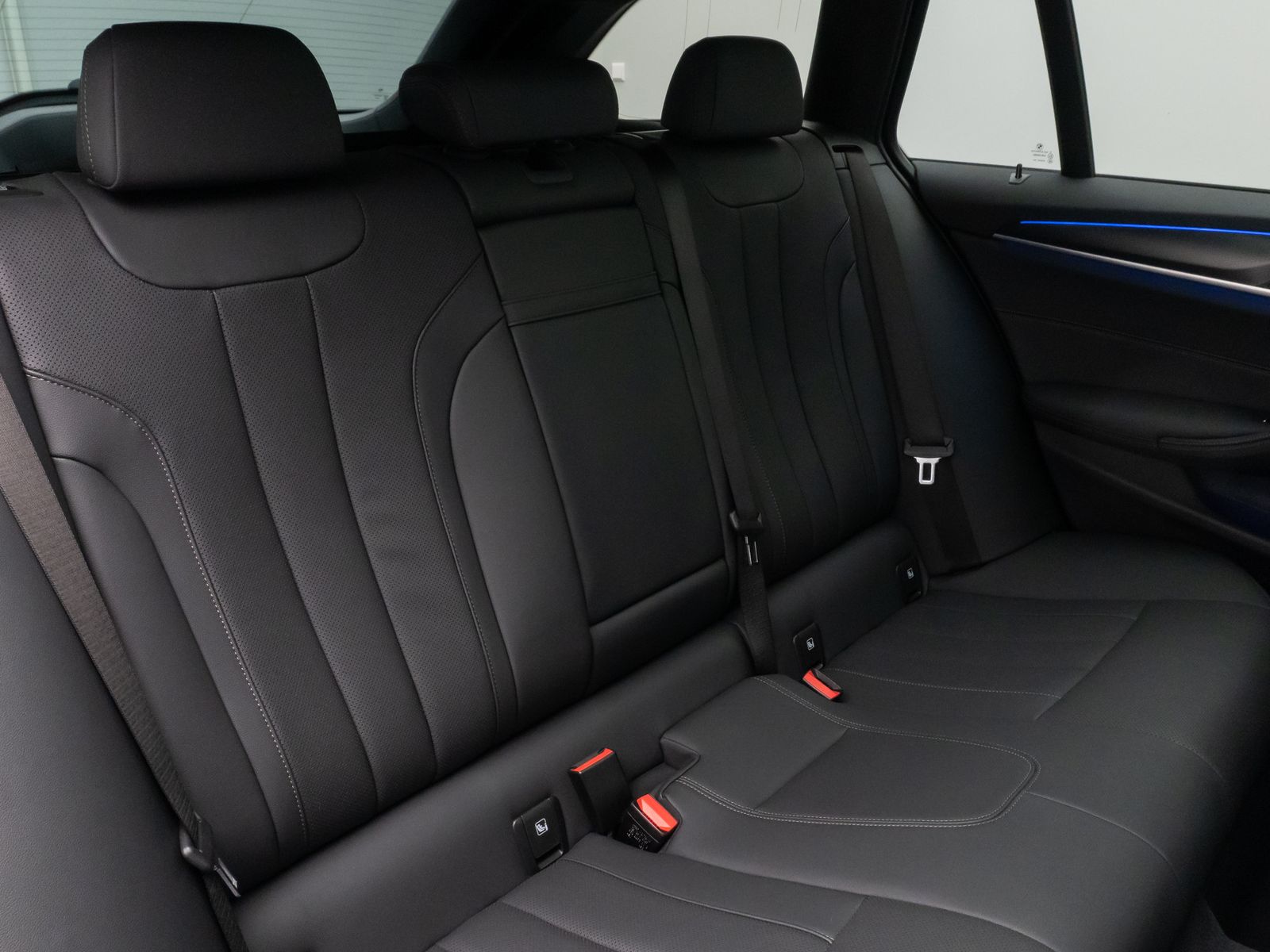 Fahrzeugabbildung BMW 520d xD M Sport Panorama Kamera DAB AHK Alarm